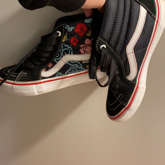 Some signs of use. Fully functional and stylish! - Picture 2 of 3